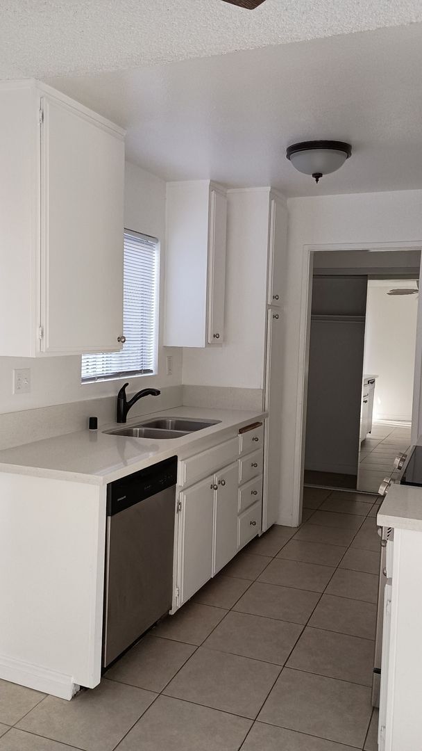 Foto del edificio - 6114 Whitsett Ave