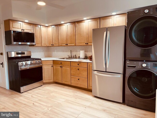 Building Photo - 1010 Girard Ave