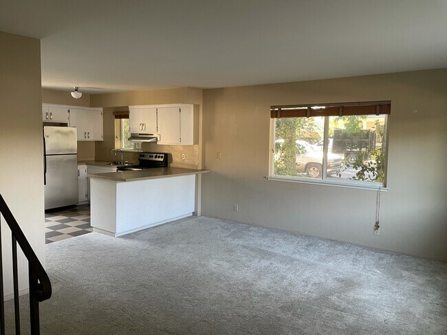 living room / kitchen - 108 Fitch St