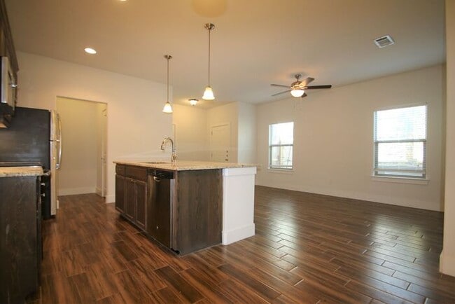 Building Photo - COMING SOON! Gorgeous 3BR/2BA Duplex with 2-Car Garage — Minutes to Downtown Fort Worth & Camp Bo...