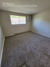 Building Photo - 1444 W River Rd N