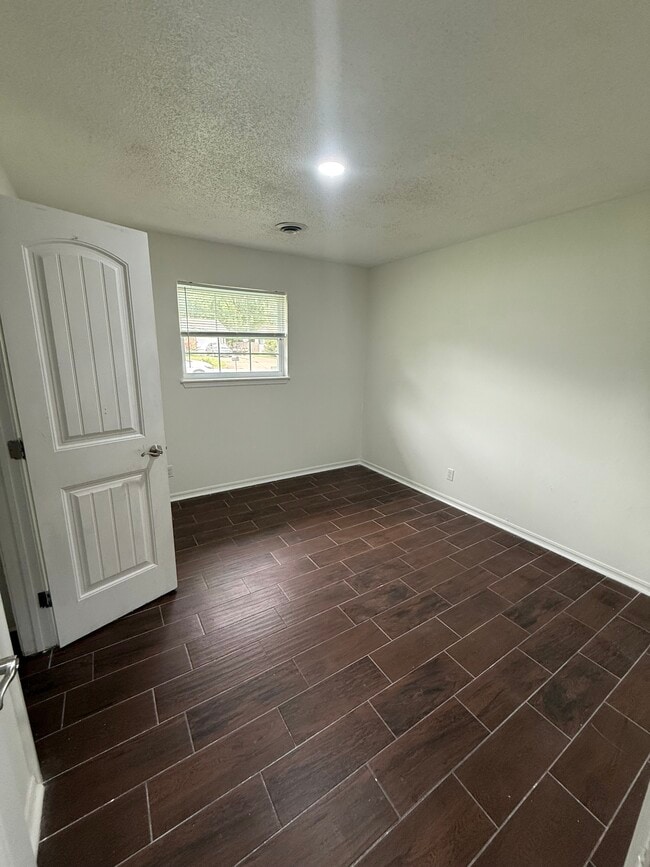 Building Photo - 2409 Woodland Ave
