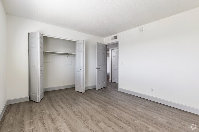2HAB, 2BA - 1,100 ft² - Nordica Bay