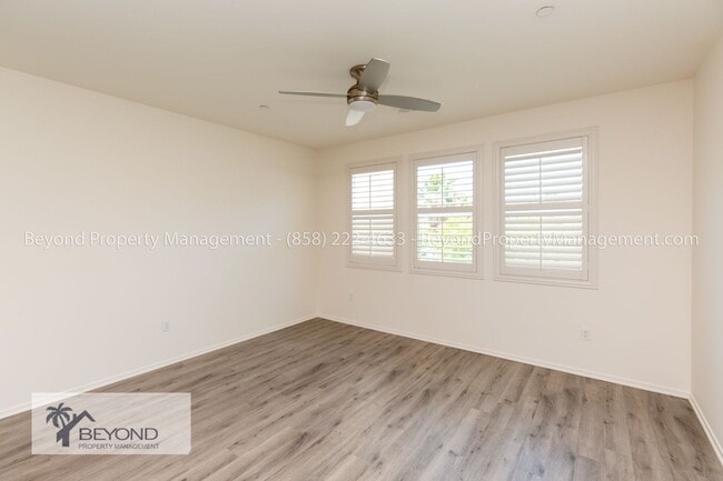 Building Photo - ***4 BED 3.5 BATH***TRI-LEVEL CONDO***GARA...