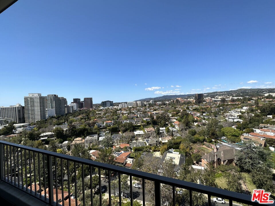 Foto principal - 10501 Wilshire Blvd