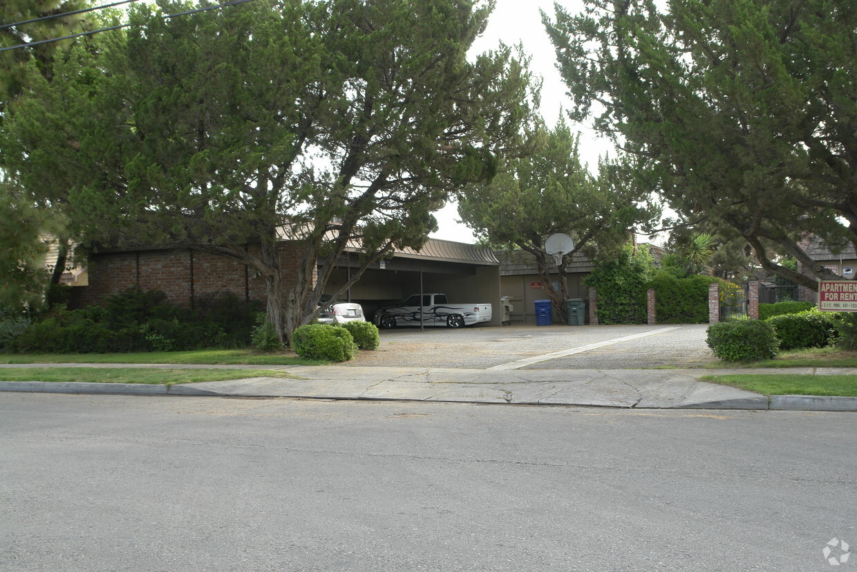 Primary Photo - Villa Del Mar Apartments