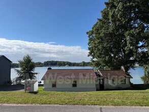 Building Photo - 12495 Oakwood Shores St