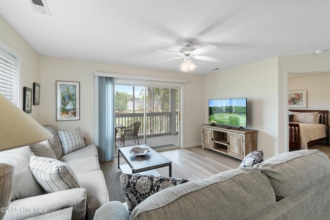 Building Photo - 3350 Club Villas Dr