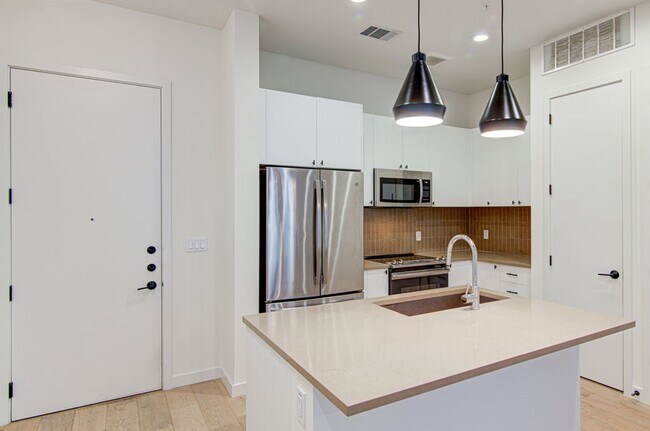 Building Photo - Downtown Living at the Tyndall - 2/2 Condo...