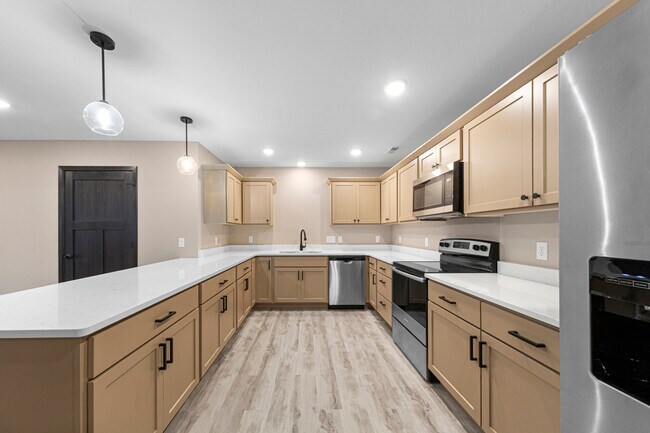 Building Photo - 3200 Noble Dr