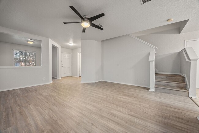 Foto del edificio - Beautiful Home On A Corner Lot!!!!