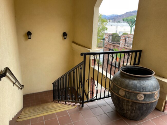 Building Photo - 615 N Azusa Ave