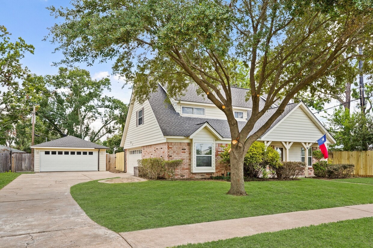 Primary Photo - 10226 Rothbury St