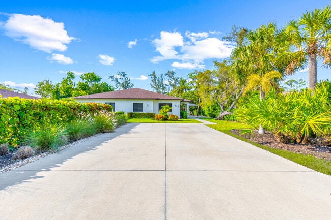 Building Photo - 4400 Vanda Dr