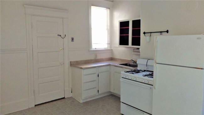 Building Photo - 2927 Sacramento St