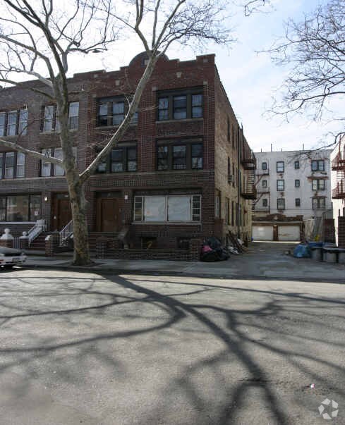 Foto principal - 452 E 95th St