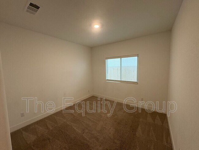 Building Photo - 217 E Tyler Ct