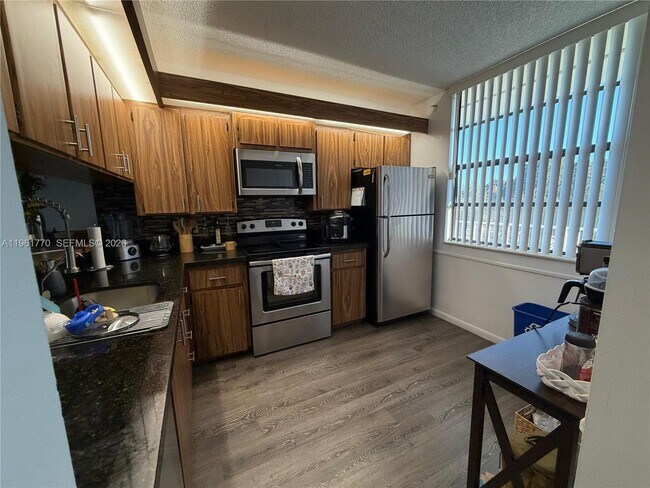 Building Photo - 1717 Whitehall Dr