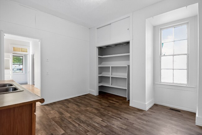 Foto del edificio - 313 N Washington St