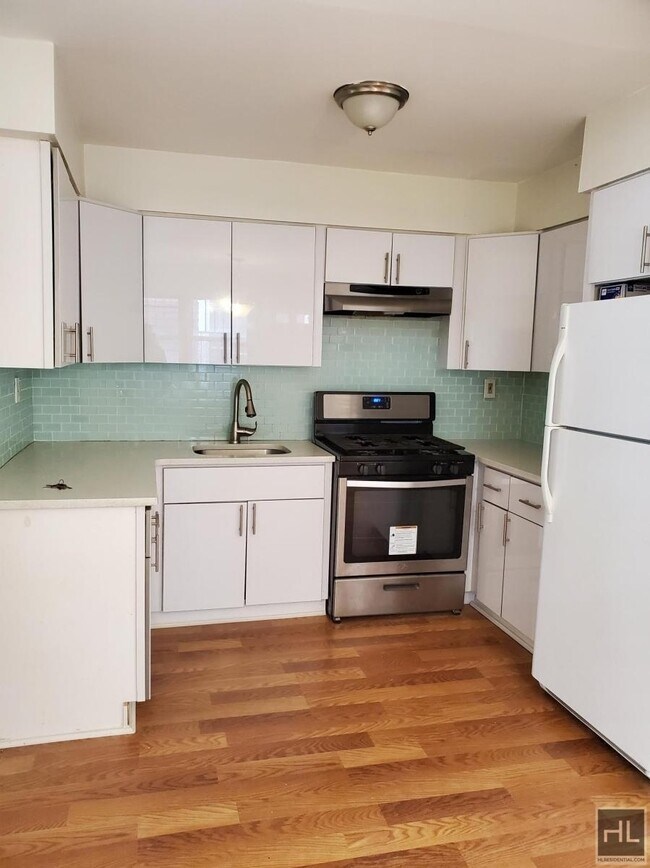 Building Photo - 102 STREET