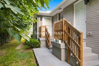 Building Photo - 714 27th Ave N