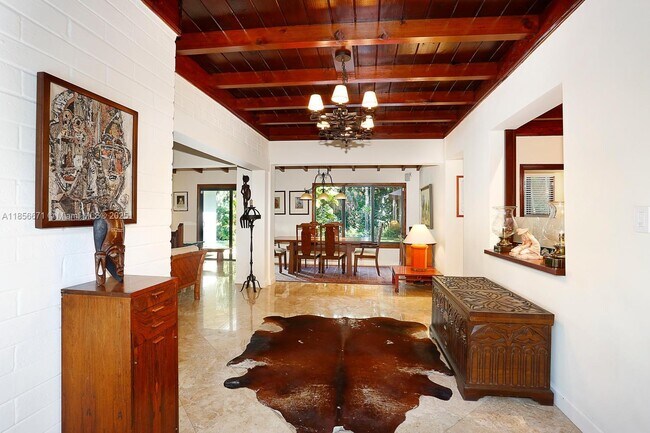 Foto del edificio - 2035 Tigertail Ave