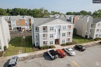 Building Photo - 1826 Chantilly Ct