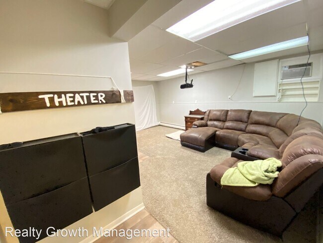 Foto del edificio - 5 br, 2 bath House - 804 10th Ave SE