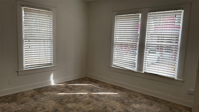 Foto del edificio - 111 E Lewis St