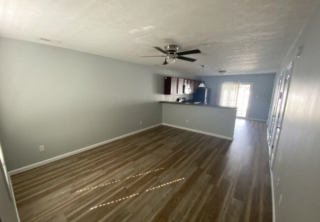 Building Photo - Wonderful 2 Bedroom Town Home-101 Glen Can...