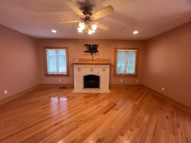 Building Photo - 01525 - Briarwood 413 (LO)