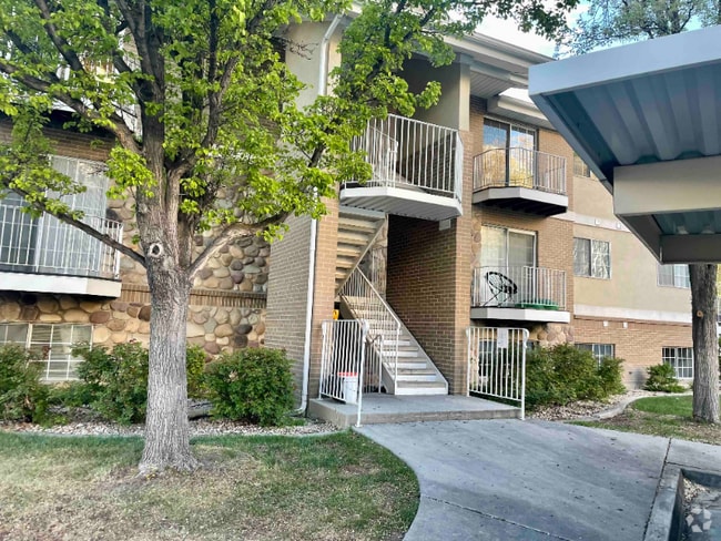 Building Photo - 1303 Riverside Ave
