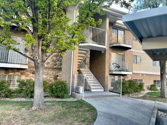 Building Photo - 1303 Riverside Ave