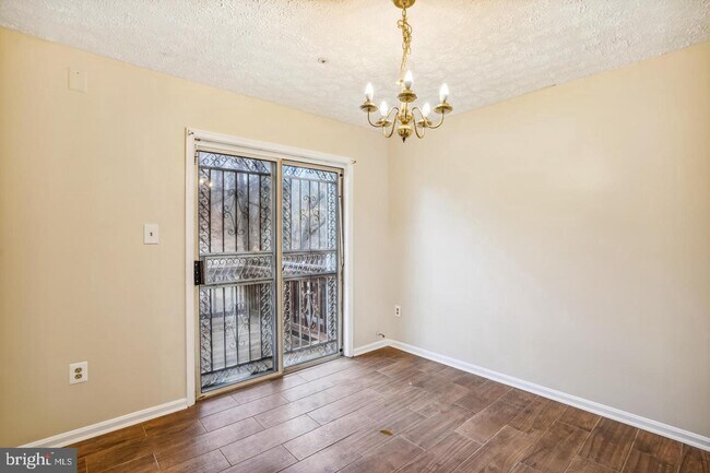 Foto del edificio - 7218 Mahogany Dr