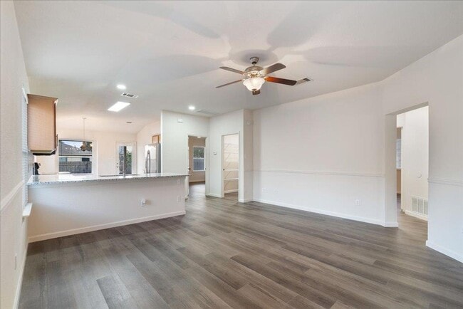 Building Photo - 1006 Gentry Dr