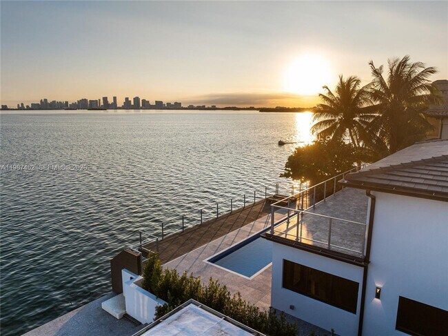 Foto del edificio - 1351 Bay Terrace