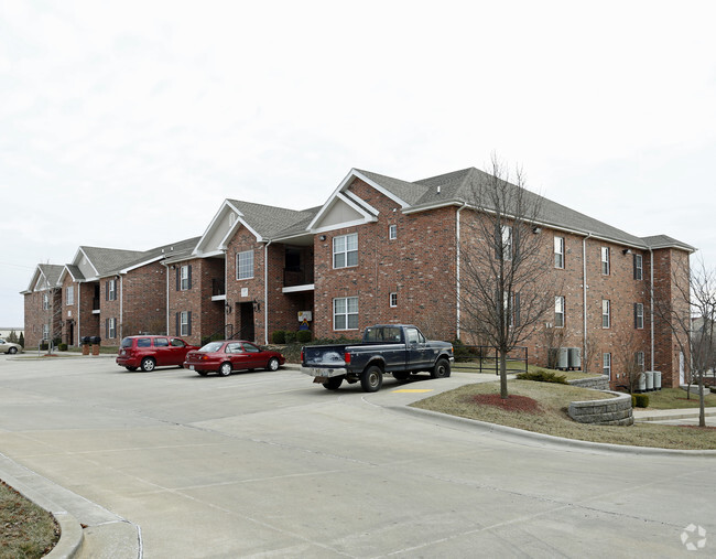 Parking - Heatherwood Apartments