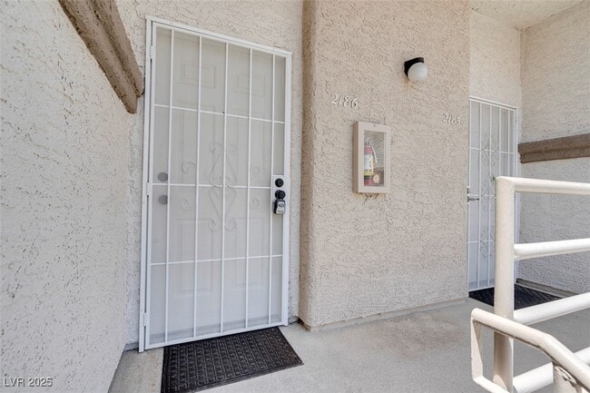 Building Photo - 3150 N Soft Breezes Dr