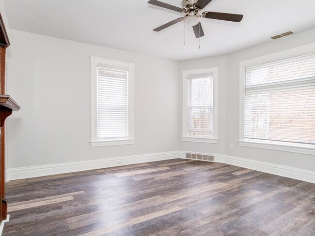 Foto del edificio - 506 Bryan Ave