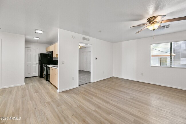 Foto del edificio - 3065 N 67th Ave