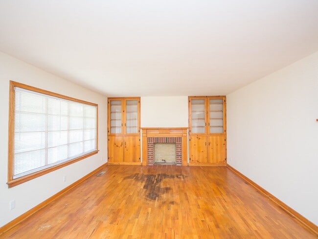 Building Photo - Great Location in Athens City! Move In Ready!