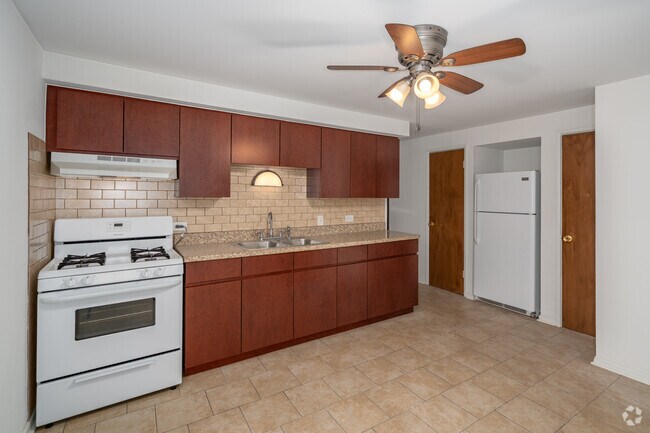 2 habitaciones, 1 baño - 750 pies cuadrados - Cocina - 6946 W 65th St
