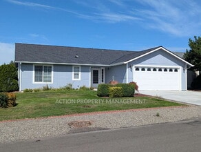 Building Photo - 221 Independence Dr