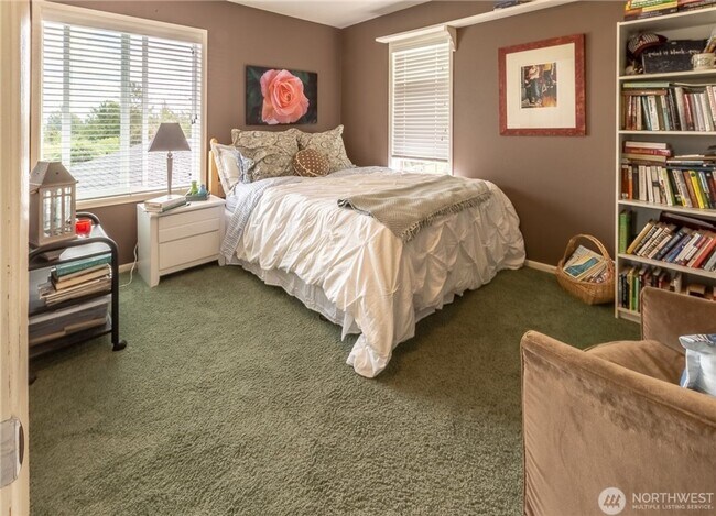 Building Photo - Beautiful Home located in the Heart of Lynden