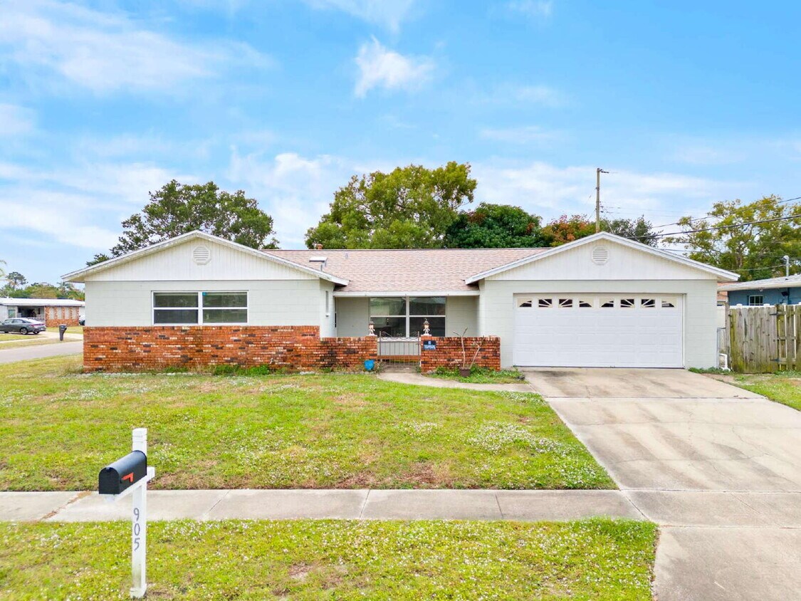 Foto principal - 905 Lisa Dr