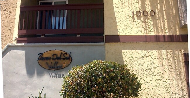 Building Photo - Upstairs  2Bed/2 Bath Condo + 2 Car Garage