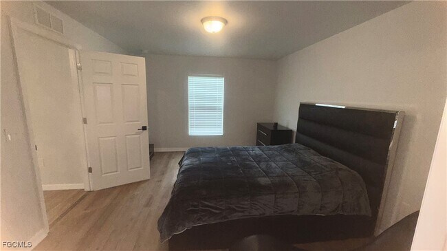Building Photo - 313 Shadow Lakes Dr