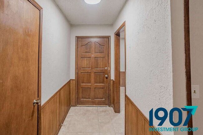 Foto del edificio - SPECIAL OFFER! Move In Now & Get 50% Off Your First Month's Rent!  Spacious 5-Bedroom Home in OKC...