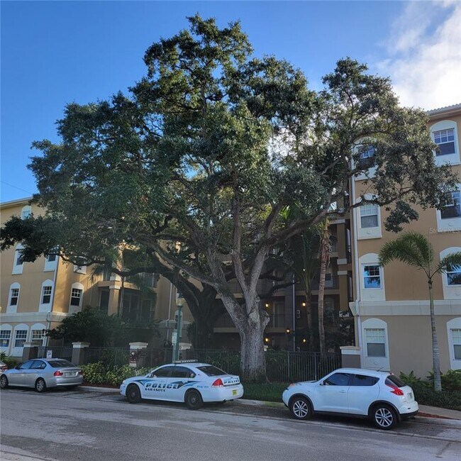 Foto del edificio - 1268 11th St