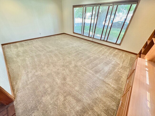 Building Photo - New Carpet and Paint, NO HOA, 3 Bed, 2 Bath home with Pool.